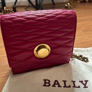 BALLY | Fuchsia Quilted BALLY Leather Crossbody Bag - Vestiaire Collective